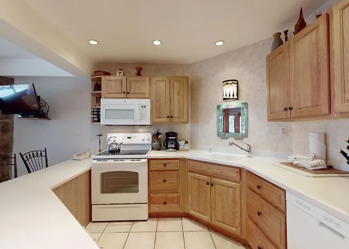Laurelwood Condominiums 303